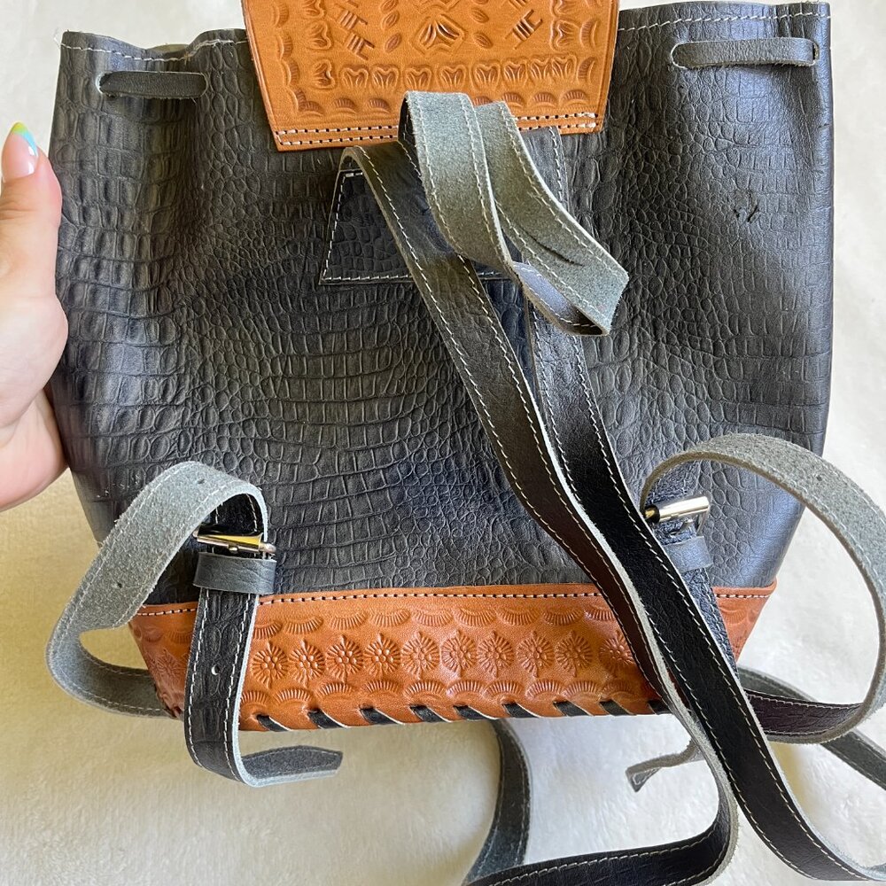 3/$30 🌟 Vintage El Salvador Leather Backpack - Picture 7 of 11
